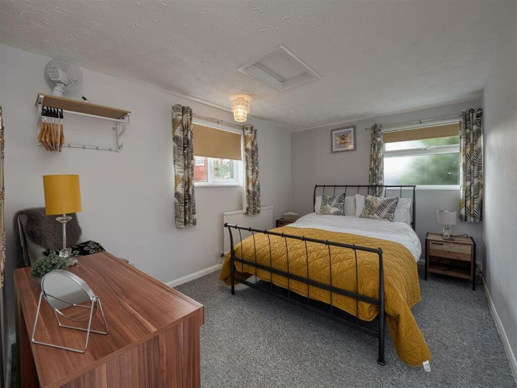 Little Park Holiday Homes Self Catering Cottages 1 & 2 Bedrooms Available Close To Tutbury Castle 外观 照片